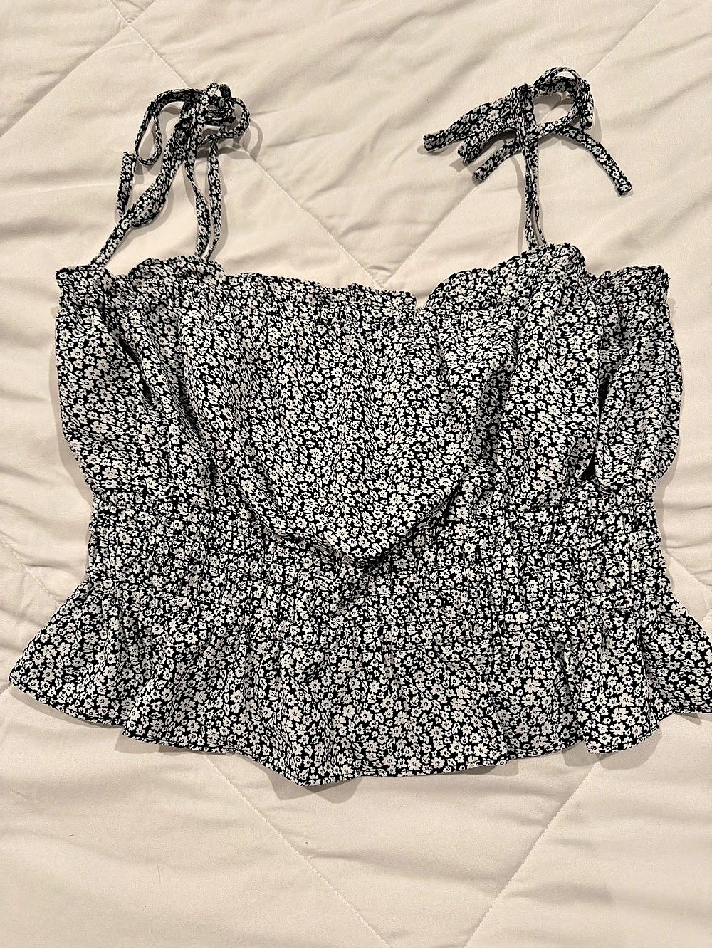 She + Sky Floral Camisole in Black & White Size Medium Like New